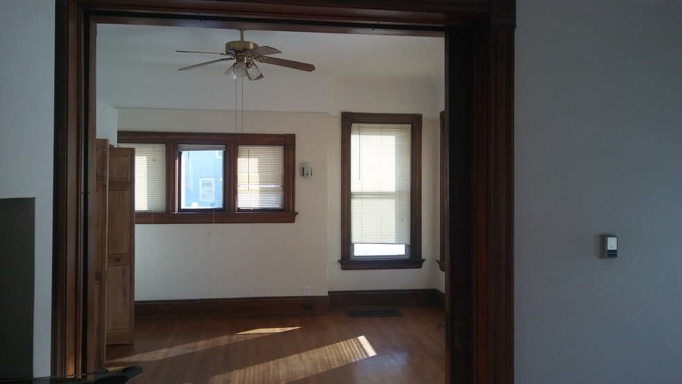 Bedroom - 1562 E Irving Plz