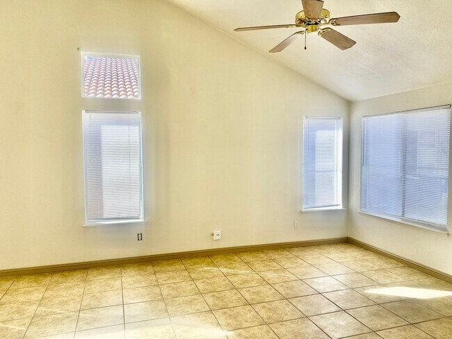 Building Photo - Northwest Fresno 3/2