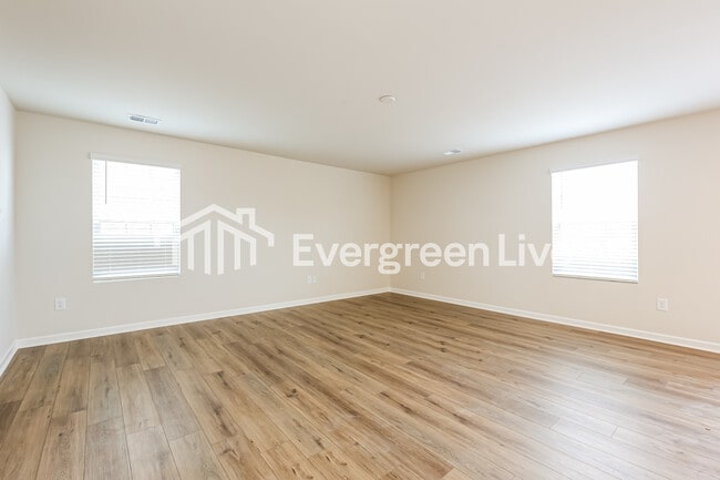 Building Photo - now