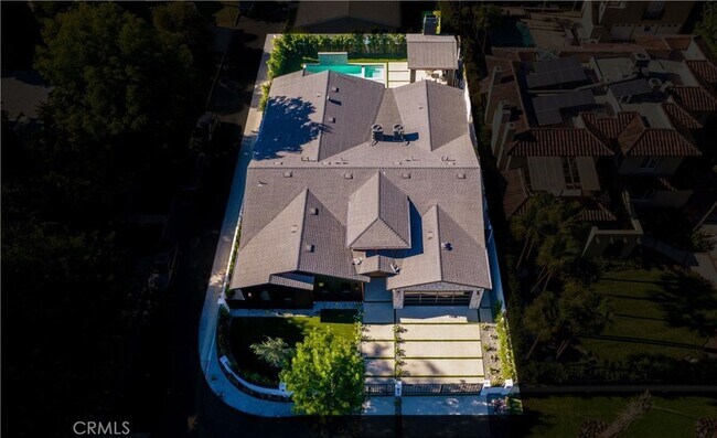 Building Photo - 13463 Chandler Blvd