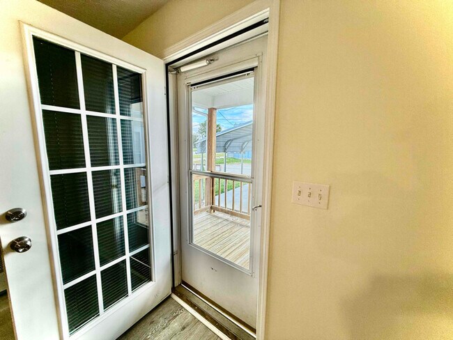 Building Photo - 73 Dan St