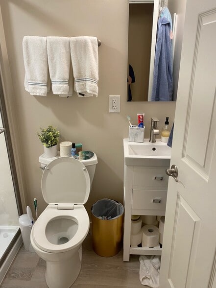 Building Photo - 686 Partridge Cir