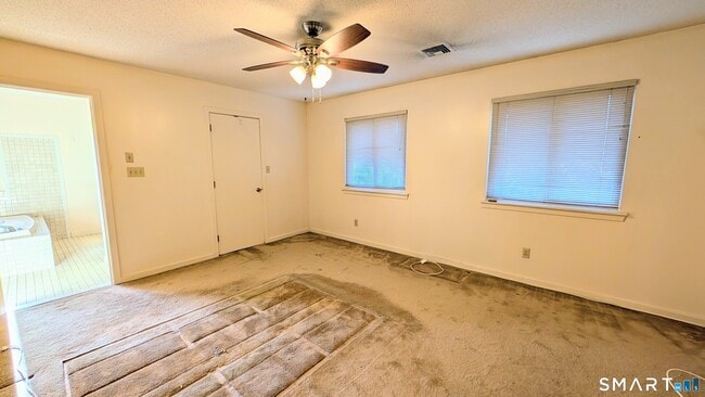 Building Photo - 69 Northwest Dr