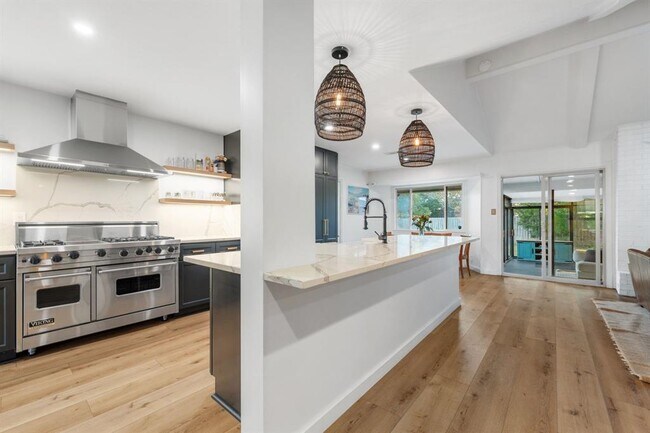 Building Photo - 2303 Inverrary Cir