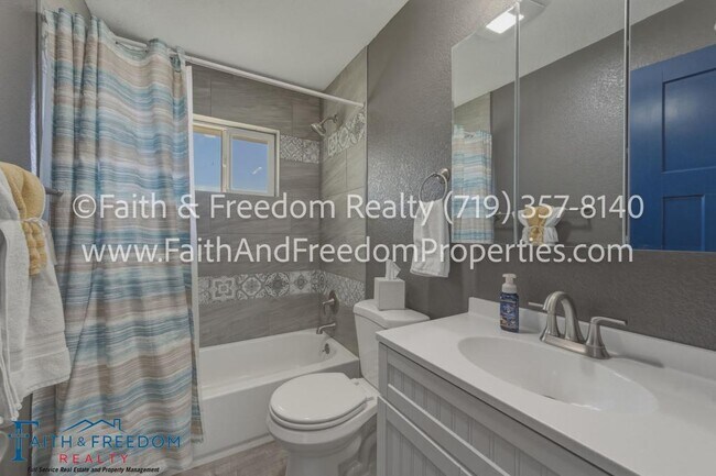 Building Photo - 260 Everett Dr