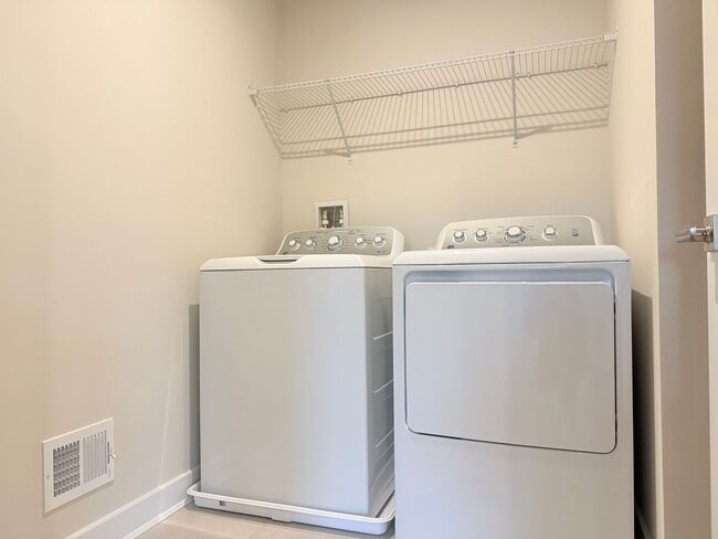 Building Photo - Beautiful New 3BR Milford Home – Community Pool, Gym & Prime Location!