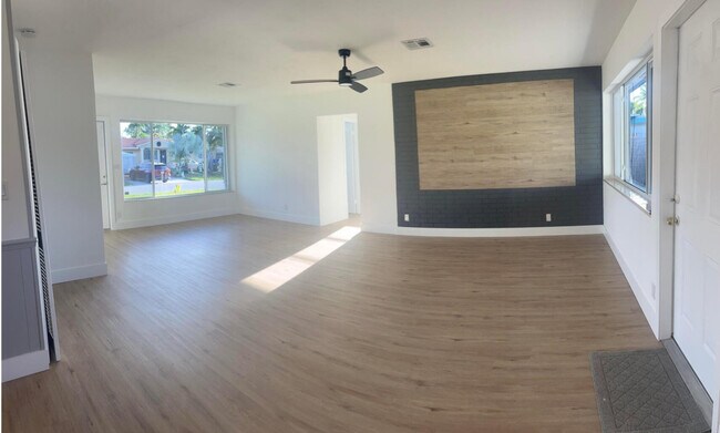 Building Photo - 640 NE 23rd Ct