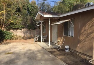 Building Photo - Perfect starter home in North Bakersfield!