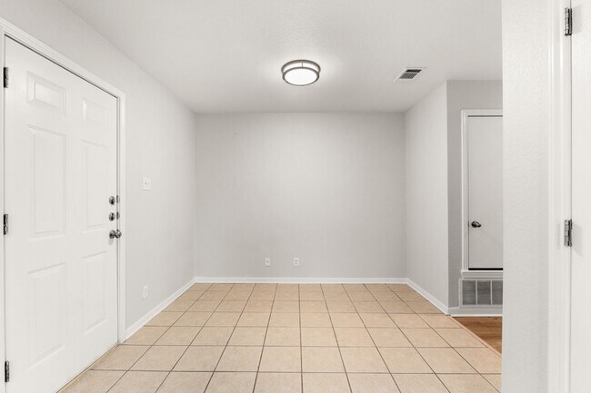 Building Photo - 1404 Chips Dr
