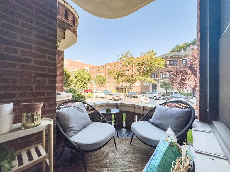 Building Photo - 441 W Melrose St