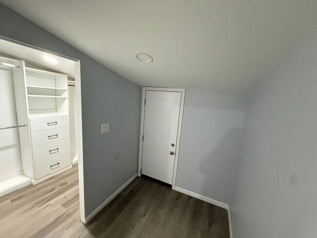 Building Photo - 32 S 53rd St