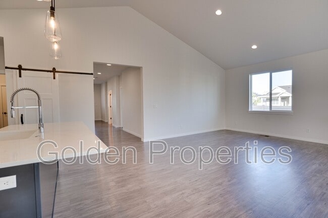 Building Photo - 2172 W Camus Dr