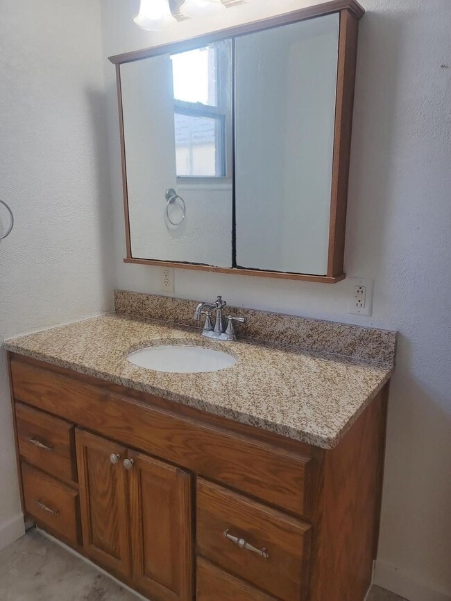 Building Photo - 306 S Main Ave