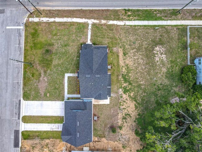 Building Photo - 591 W Osceola St
