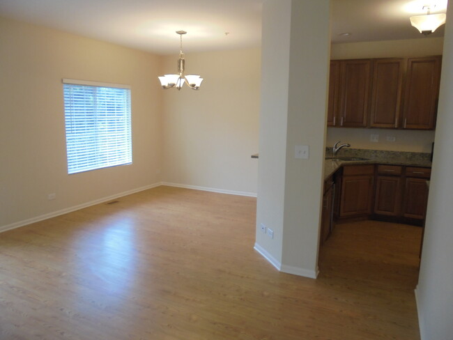 Building Photo - 615 Windsor Dr