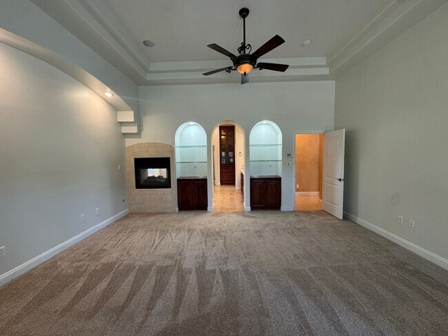 Building Photo - Executive Seven Oaks Grand Island MOVE IN ...