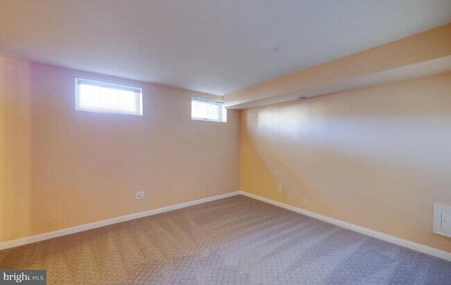 Building Photo - 303 Inspiration Ln