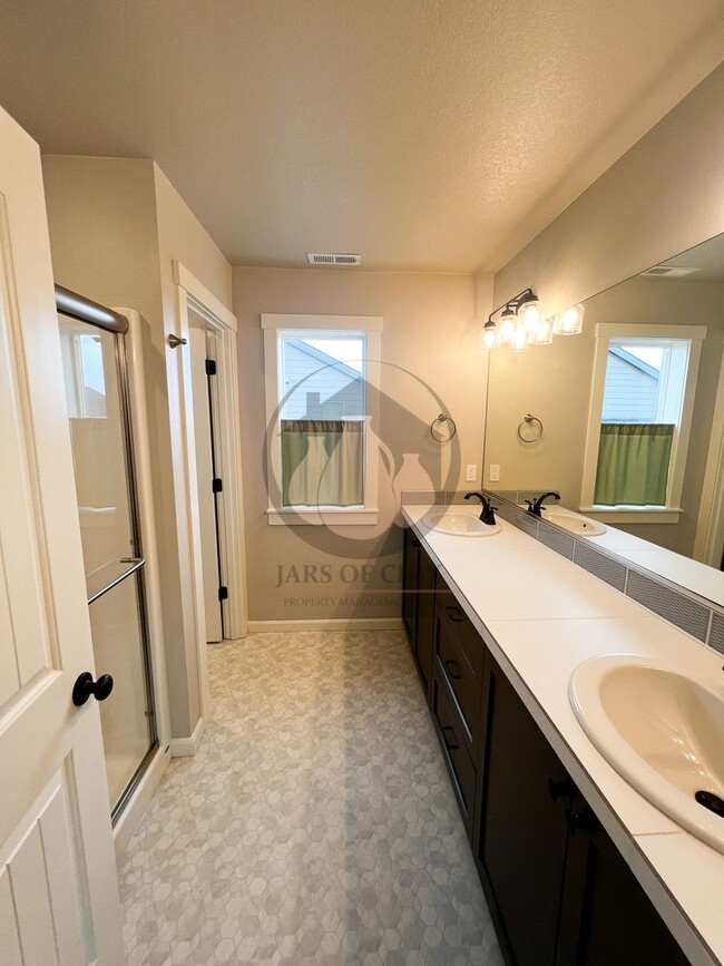 Building Photo - Beautiful Open Floor Plan Home in Dallas -...