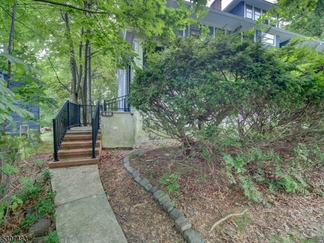 Building Photo - 449 Grove St