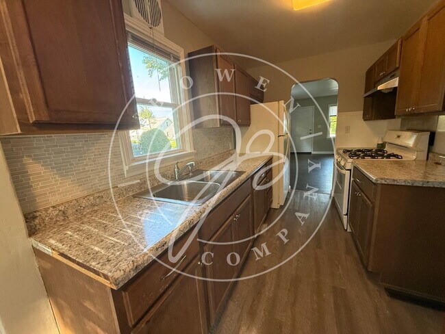 Building Photo - "Charming 2-Bedroom retreat in Toledo