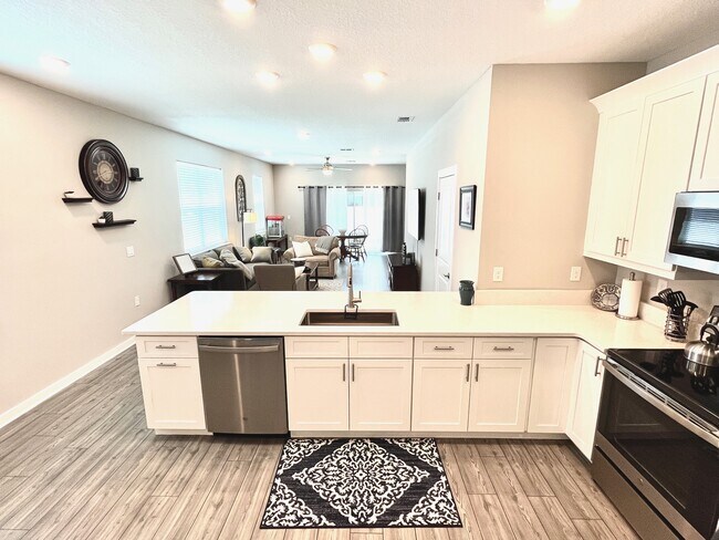 Building Photo - 6307 S Roberts Ave