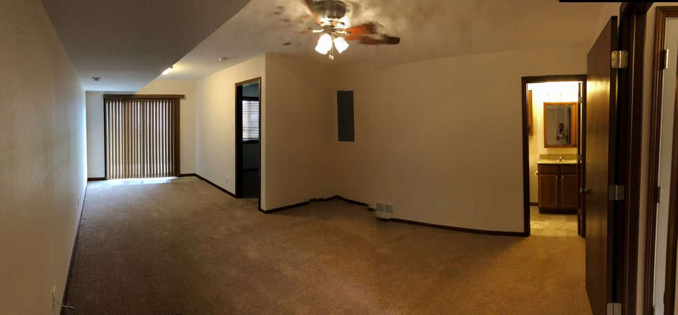 Lower level living room - 1884 Wrigley St