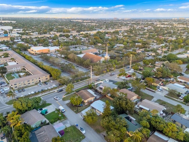 Building Photo - 3180 NE 10th Terrace