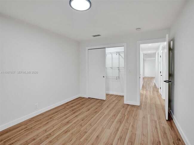 Building Photo - 932 Mandarin Isle