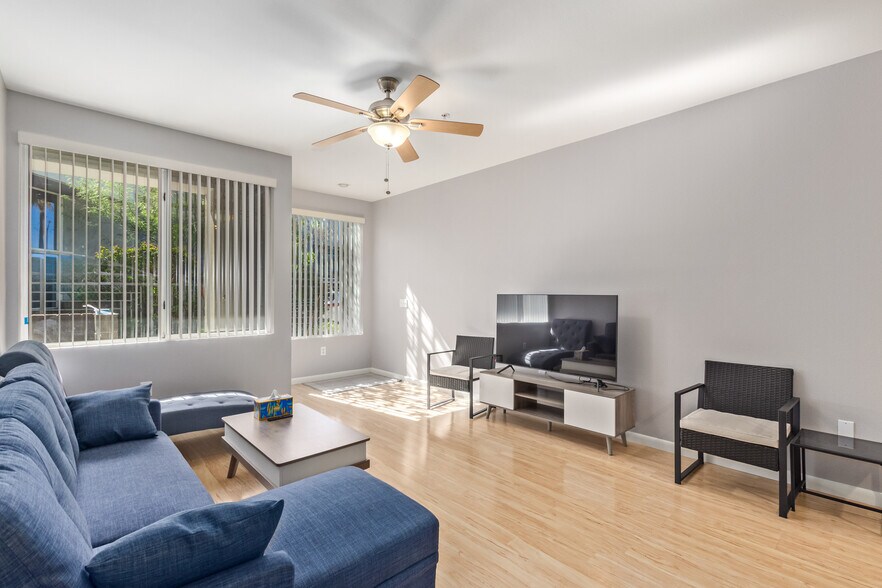 Living Room - 3633 N 3rd Ave