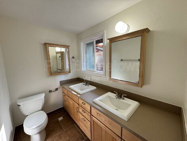 Building Photo - 7315 SW 53rd Ave