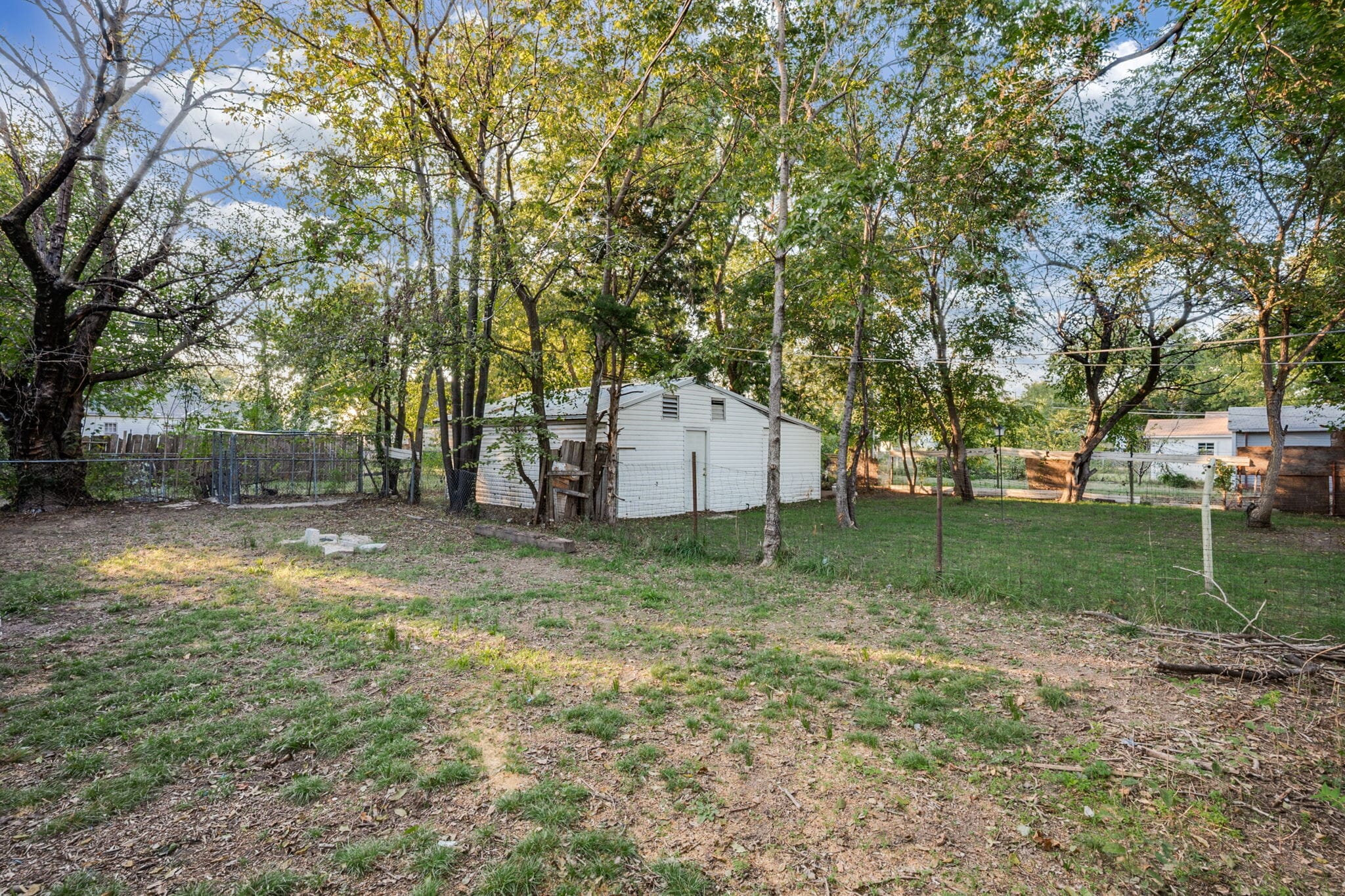 Building Photo - 422 E Funston St