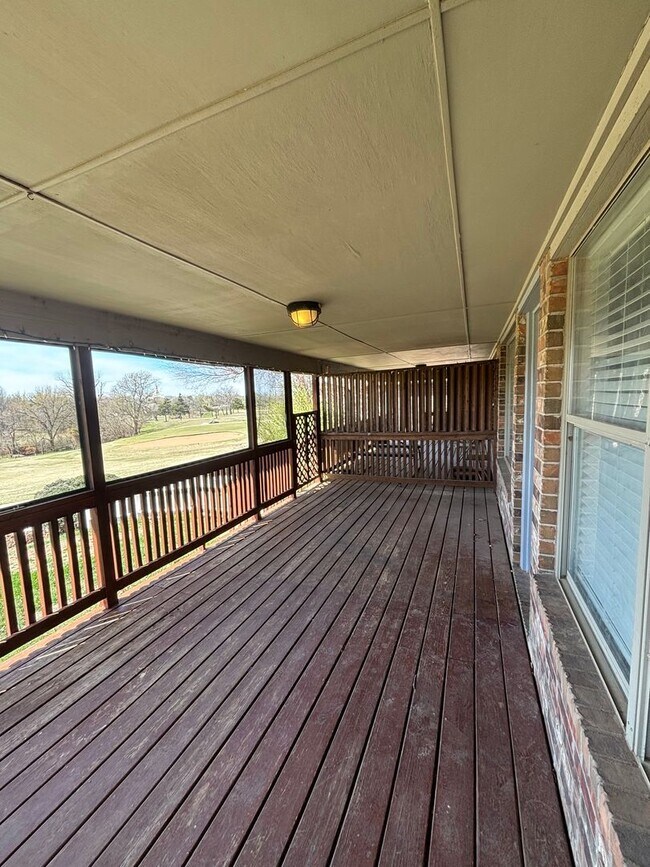 Building Photo - 3br 2.5ba on Surrey Hills Golf Course!!