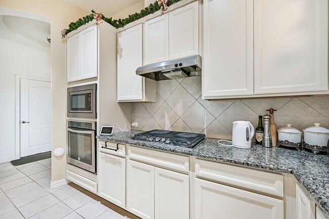 Building Photo - 3033 Broadhaven Dr