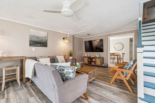 Building Photo - 2 Dover Ave