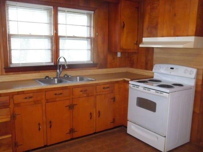 Building Photo - 115 Armstrong Cir