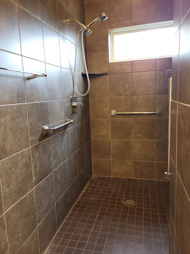 Building Photo - Contemporary Home in Woodlawn Terrace