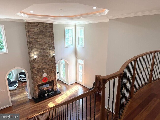 Building Photo - 6529 Fairlawn Dr