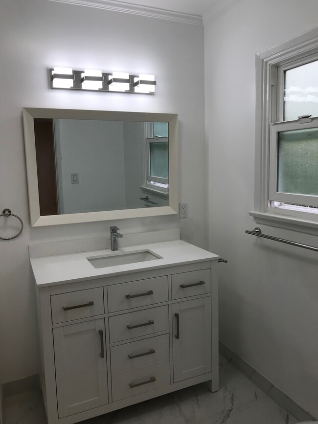 Master Bathroom - 144 S Roxbury Dr