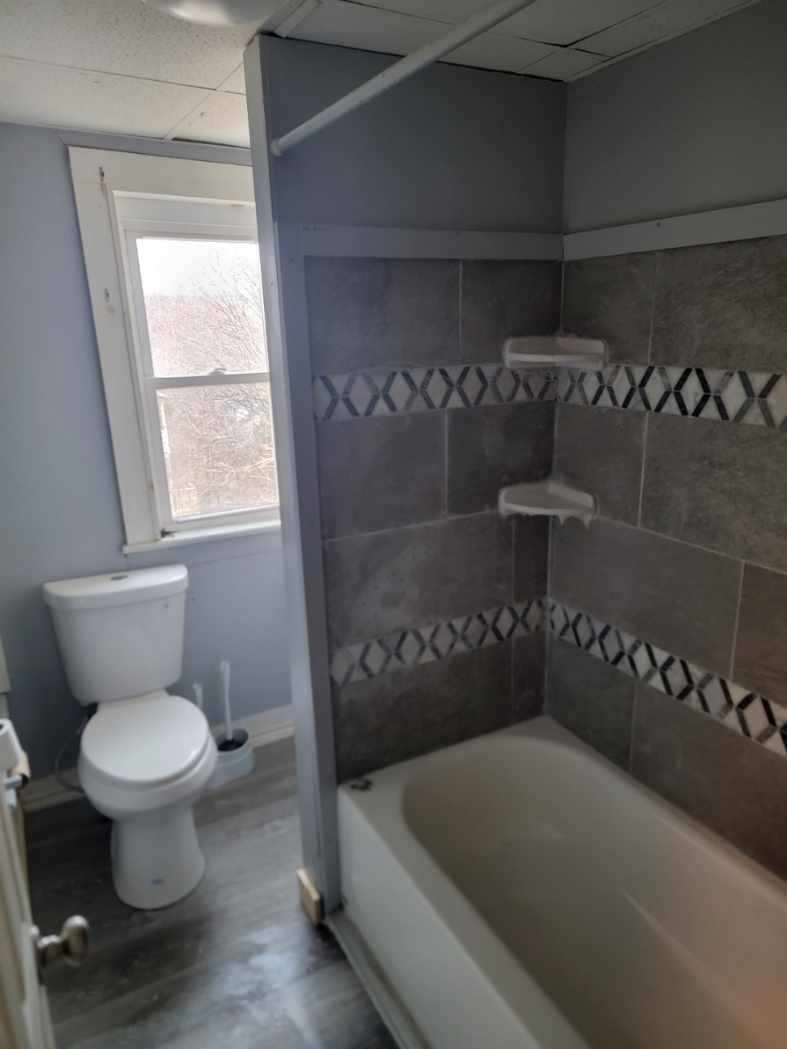 Building Photo - 437 Morgan Ave