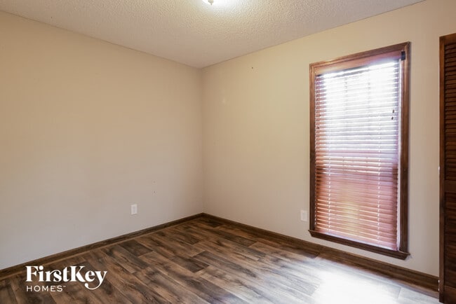 Building Photo - 8157 N Ridgebrook Dr