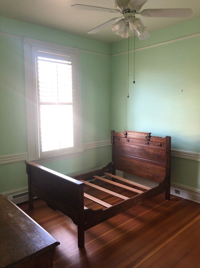 Primary Photo - 105 Sylvar St