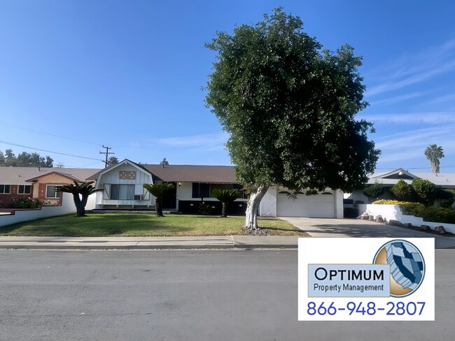 Building Photo - Summer-Ready Pool Home in Pomona