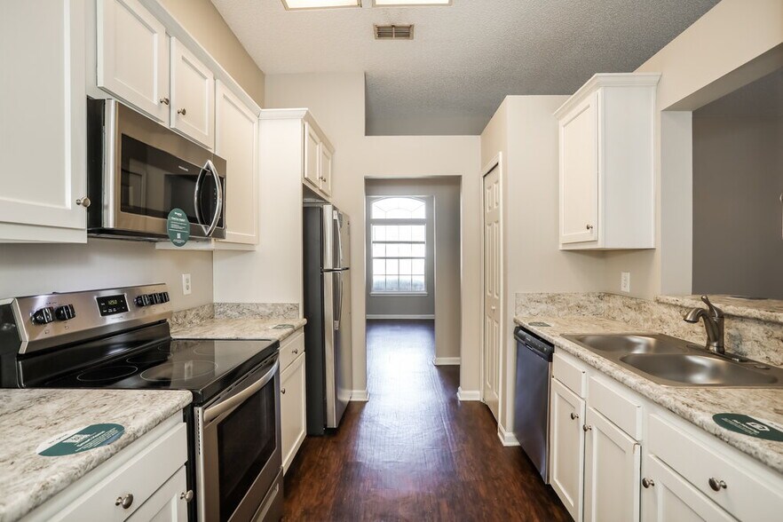 Building Photo - 6621 Delta Post Dr W