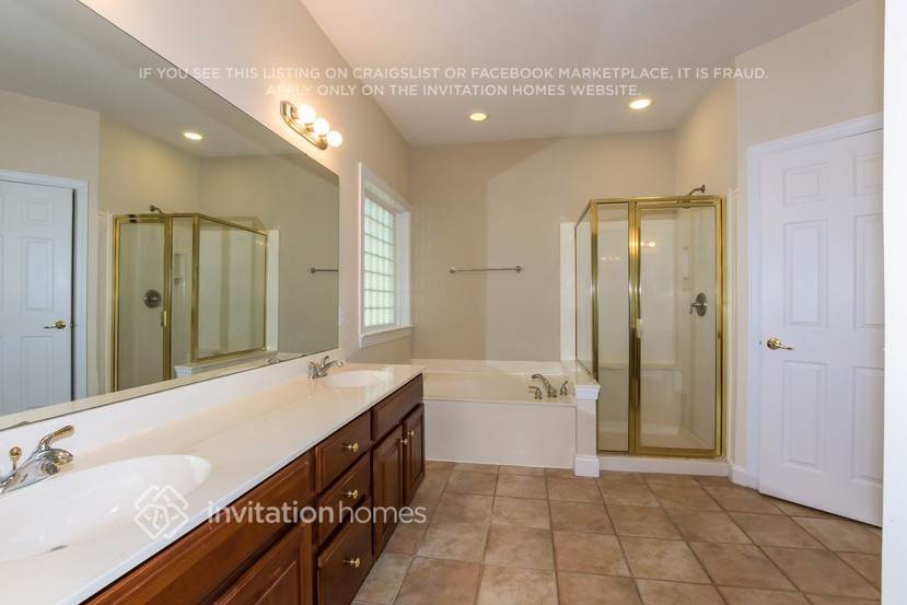 Building Photo - 7000 Weddington Brook Dr