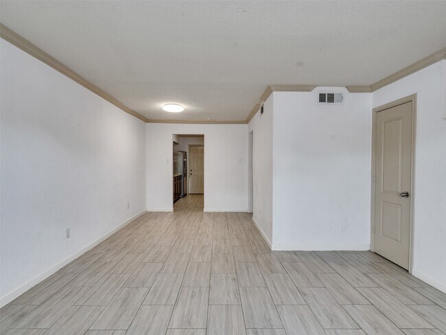 Building Photo - 1701 Upland Dr
