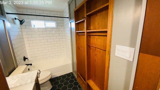 Building Photo - 2329 Moraine Cir