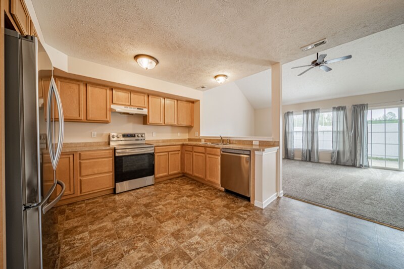 Building Photo - 6535 Bayside Dr