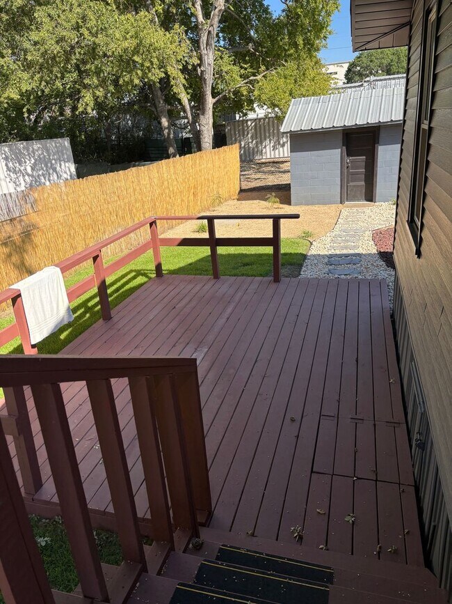 Building Photo - 3 Bedroom 1 Bathroom Downtown Georgetown Home