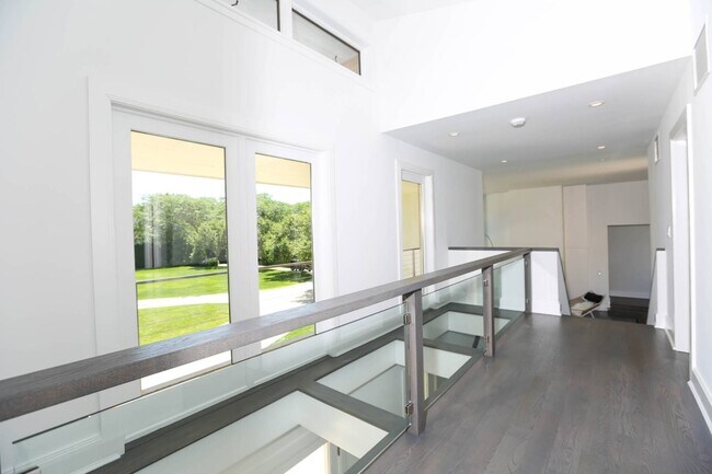 Building Photo - 117 Erica's Ln