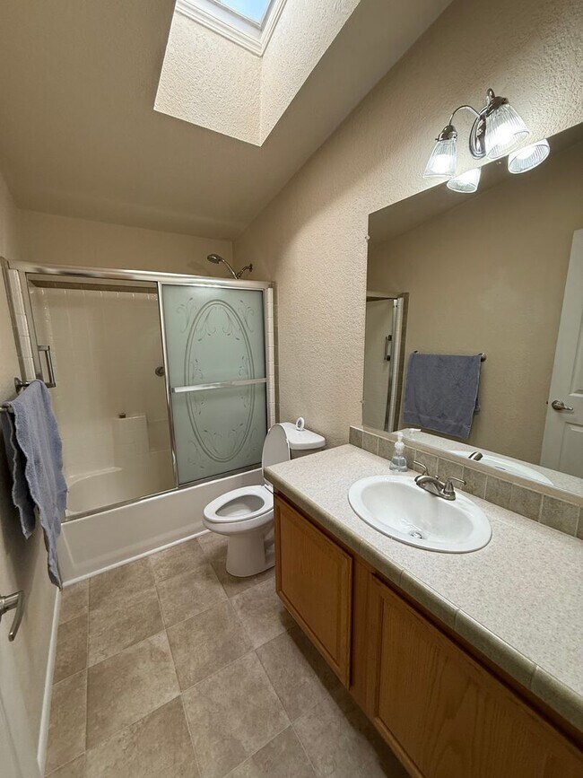 Building Photo - Move In Ready - Spacious Manufactured Home in Foothills!